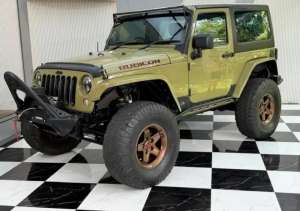 Jeep Wrangler JK Sport 2013 lokasi di  , tersedia melalui melalui situs Olx