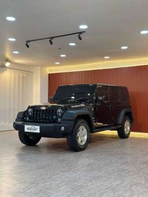 Jual bekas Jeep Wrangler Renegade Sport 3.0 Tahu2015 Km 32 Rb Antik,lokasi di Jakarta Timur