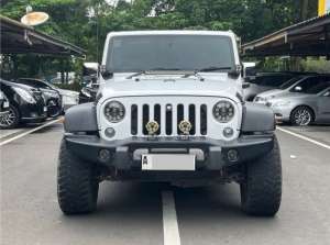 Jeep Wrangler Sport Unlimited 2014 Putih , tersedia melalui melalui situs Cintamobil