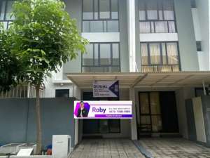 Jual Cepat, Rumah Royal Residence Wiyung Serenade Dkt Babatan lokasi di Surabaya Kota, tersedia melalui melalui situs Olx