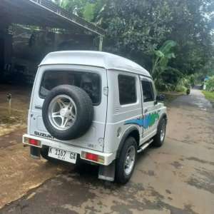 Jual bekas Jual mobil Jimny tahun 1993 AC warna putih surat komplit kondisi top,lokasi di Jepara Kab.