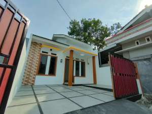 JUAL RUMAH LT 78 TERDAPAT 3 KAMAR DI CLUSTER SENOPATI ESTATE, CIMUNING lokasi di Bekasi Kota, tersedia melalui melalui situs Olx