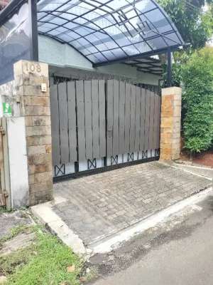 jual rumah siap huni pondok indah jakarta selatan lokasi di Jakarta Selatan, tersedia melalui melalui situs Olx