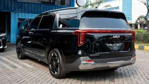 Jual bekas Kia Carnival Premiere 7-Seater Facelift Special conditions Low ODO,lokasi di  