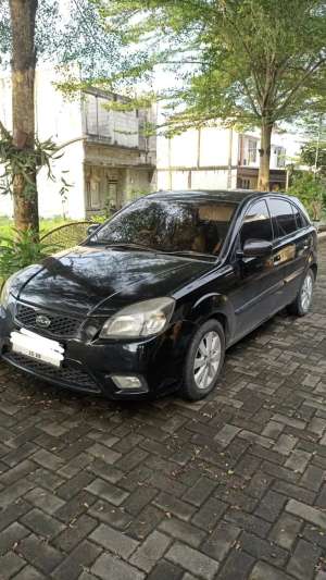 Kia Rio 2011 Bensin lokasi di  , tersedia melalui melalui situs Olx
