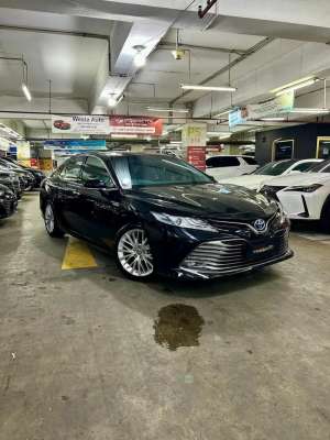 Jual bekas KM 67rb Toyota Camry 2.5L Hybrid Facelift AT 2020 Like New 2021,lokasi di  