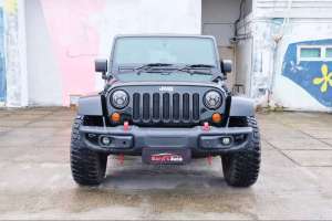 Jual bekas KM low 2013 Jeep Rubicon 3.6 Pentastar sahara,lokasi di  