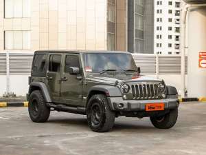 Jual bekas KM33rb Jeep JK Wrangler Rubicon 3.0 4Door AT 20152016 Hijau Army,lokasi di Jakarta Pusat