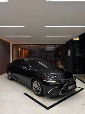 Lexus ES300H Hybrid lokasi di  , tersedia melalui melalui situs Olx