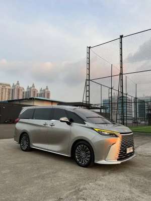 Lexus LM350h 2023 , tersedia melalui melalui situs Olx
