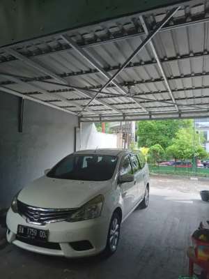 Jual bekas Livina L11 SV CVT 2013,lokasi di Padang Kota
