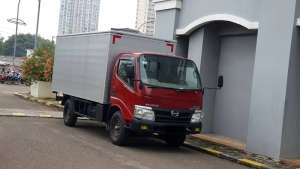 Jual bekas LONG BOXHino Dutro 110SD 110 SD Alumunium 4 Roda Diesel 20152016,lokasi di  