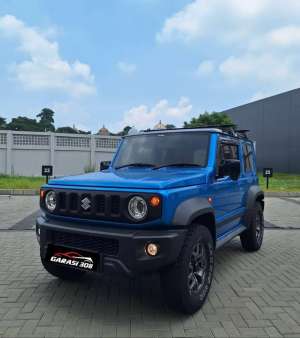 Jual bekas Low KM 2rb Suzuki Jimny 3 Doors 4x4 AT 2022 Warna Biru Metalik,lokasi di Jakarta Selatan