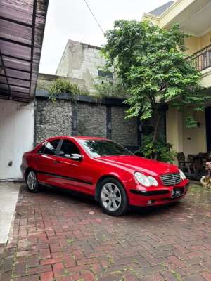 Jual bekas Mercedes-Benz C-Class 2005 Bensin,lokasi di  