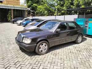 Jual bekas Mercedes-Benz E200 1986 Bensin,lokasi di  