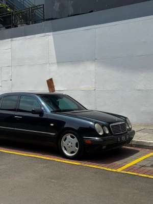 Jual bekas Mercedes-Benz E320 1996 Bensin,lokasi di  