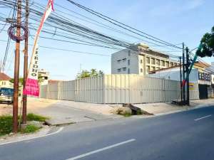 Meruya Tanah Luas Di Pinggir Jalan Raya lokasi di Tangerang Kota, tersedia melalui melalui situs Olx