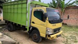 Mitsubishi Canter lokasi di  , tersedia melalui melalui situs Olx