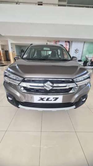 Jual bekas Mobil Baru Suzuki XL7,lokasi di Jakarta Selatan