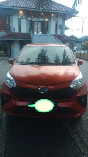 Mobil Daihatsu Sigra lokasi di  , tersedia melalui melalui situs Olx