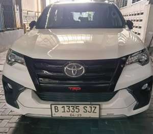 Jual bekas Mobil Fortuner Putih 2019,lokasi di Surabaya Kota