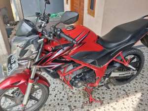 Motor Honda CB 150 R tahun 2014 lokasi di  , tersedia melalui melalui situs Olx