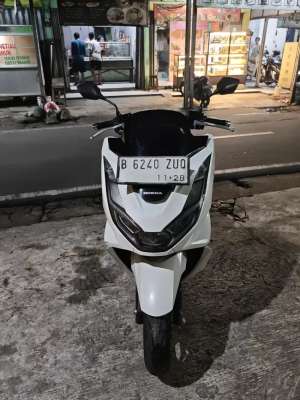 Jual bekas MOTOR MATIC PCX 2023,lokasi di Tangerang Kab.