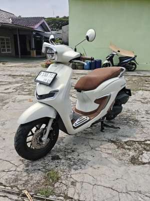 Jual bekas MOTOR MATIC STYLO ABS,lokasi di Tangerang Kab.