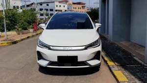 Jual bekas New BYD M6 Superior EV 7 Seater AT white on Brown Nik.24 km.27perak,lokasi di  