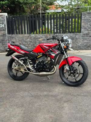 Jual bekas Ninja SS fullspek 2013 merah,lokasi di  