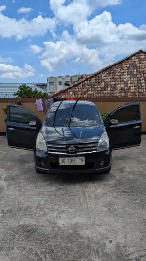 Nissan grand livina 1.8 ultimate 2007 lokasi di  , tersedia melalui melalui situs Olx