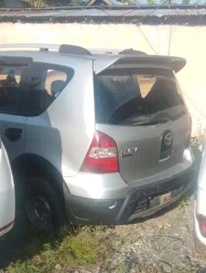 Nissan Grand livina 2012 Bensin lokasi di  , tersedia melalui melalui situs Olx
