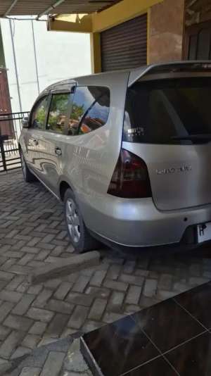 Nissan Grand livina xv 2010 lokasi di  , tersedia melalui melalui situs Olx