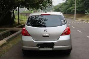 Nissan latio 2007 lokasi di  , tersedia melalui melalui situs Olx