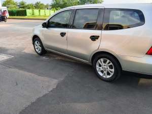 Jual bekas Nissan Livina 2011 Bensin,lokasi di Tangerang Kab.