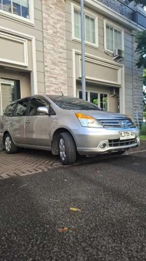 Nissan Livina Istimewa lokasi di  , tersedia melalui melalui situs Olx
