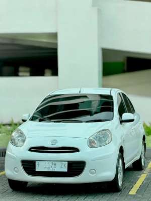 Nissan March 1.2 Matic lokasi di  , tersedia melalui melalui situs Olx