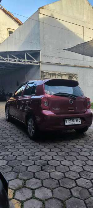 Nissan March 2015 Bensin lokasi di  , tersedia melalui melalui situs Olx