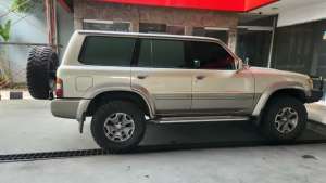 Jual bekas Nissan patrol diesel 4x4 sunroof 2001AT km 124rb,lokasi di  