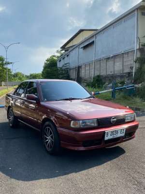 Nissan Sentra 1993 Bensin lokasi di  , tersedia melalui melalui situs Olx