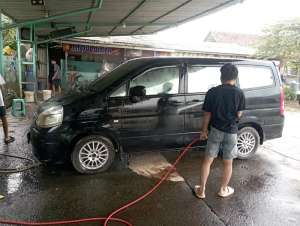 Nissan Serena 2010 Bensin lokasi di  , tersedia melalui melalui situs Olx