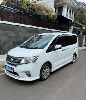 Jual bekas Nissan Serena 2013 Bensin,lokasi di Jakarta Timur