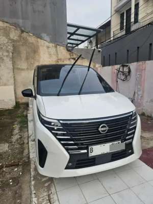 Jual bekas Nissan serena c28full peredamanti karat,lokasi di  