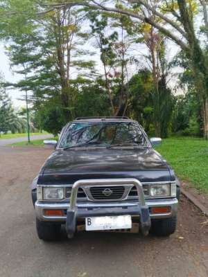 Nissan Terano Spirit 2002 lokasi di  , tersedia melalui melalui situs Olx