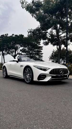 Jual bekas OWNER 2023 Mercedes Benz SL43 AMG Roadster,lokasi di  