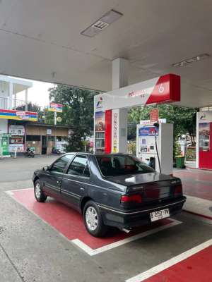 Peugeot 405 1996 lokasi di  , tersedia melalui melalui situs Olx