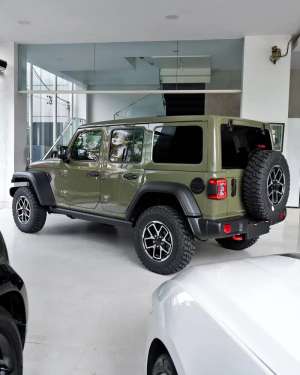 Jual bekas Ready keras Jeep rubicon 2.0cc sky on touch nik 2026 4 door tdp 500jt,lokasi di  