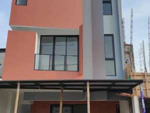 Rumah 3 Lantai di Bintara Jaya Dekat Pondok KopiPondok Kelapa lokasi di Bekasi Kota, tersedia melalui melalui situs Olx