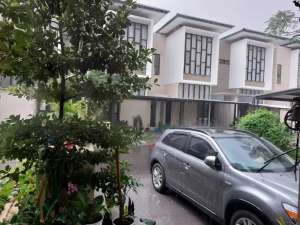 Rumah 3 lantai di Cluster Semayang , Full Furnished Di Cakung lokasi di Jakarta Timur, tersedia melalui melalui situs Olx