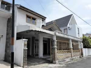 Rumah 5 Kamar 2 Lantai Luas Di Perum Pamungkas Kaliurang lokasi di Sleman Kab., tersedia melalui melalui situs Olx